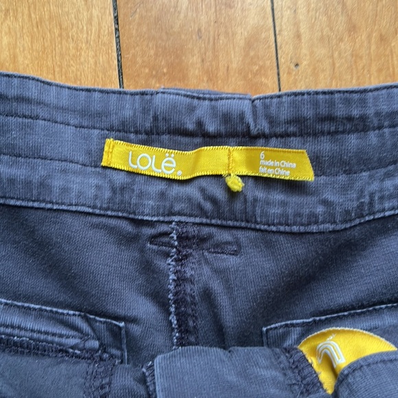 Lolë dark gray utility shorts - Picture 4 of 9